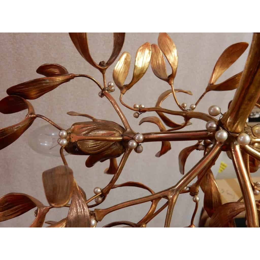 1900′ Lustre Boule de Gui en Bronze Doré Art Nouveau a 3 Lampes Diamètre 43 cm Douilles En Forme De Tulipes | Biron 1900′ Lustre Boule de Gui en Bronze Doré Art Nouveau a 3 Lampes Diamètre 43 cm Douilles En Forme De Tulipes