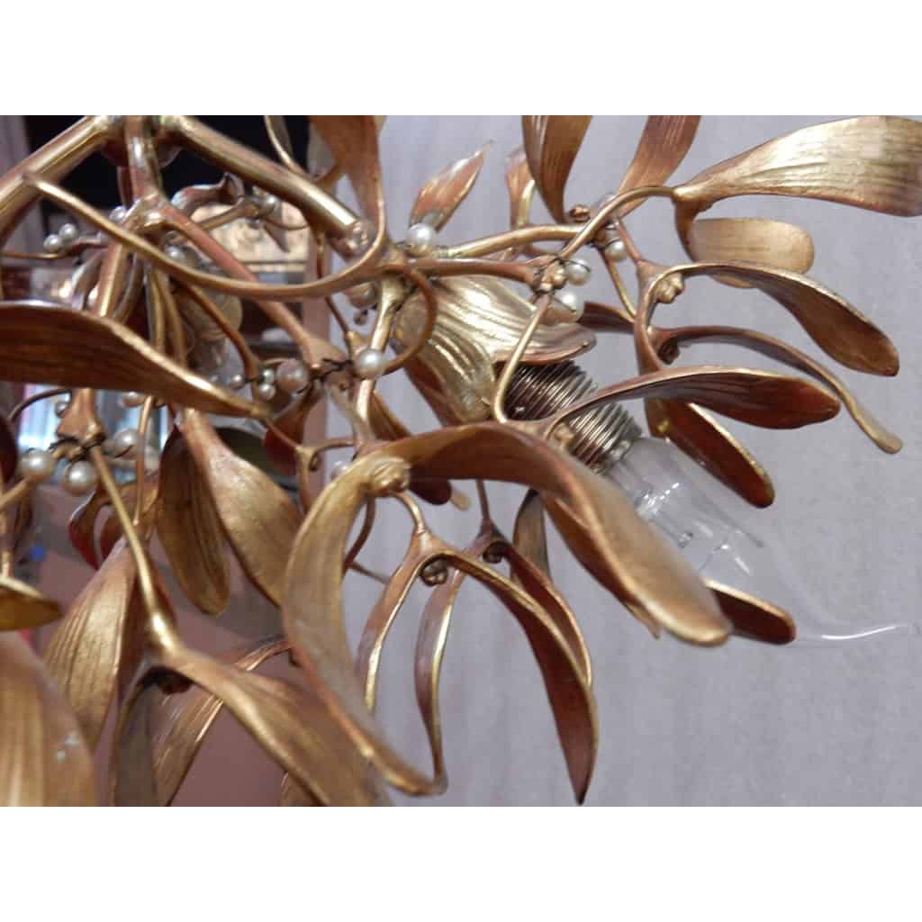 1900′ Lustre Boule de Gui en Bronze Doré Art Nouveau a 3 Lampes Diamètre 43 cm Douilles En Forme De Tulipes | Biron 1900′ Lustre Boule de Gui en Bronze Doré Art Nouveau a 3 Lampes Diamètre 43 cm Douilles En Forme De Tulipes