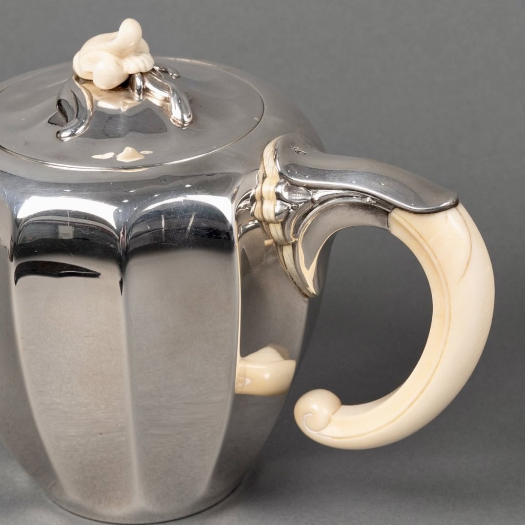 Service Thé et Café Art Nouveau argent et ivoire de Jean E. PUIFORCAT | Biron Service Thé et Café Art Nouveau argent et ivoire de Jean E. PUIFORCAT