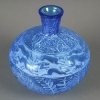 Vase "Lièvres" verre bleu électrique patiné blanc de René LALIQUE