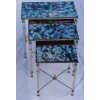 1970′ Série de 3 Tables Gigognes Maison Baguès en Métal Argenté, 3 Plateaux Miroirs Oxydés Vieillis et Montants Cannelés