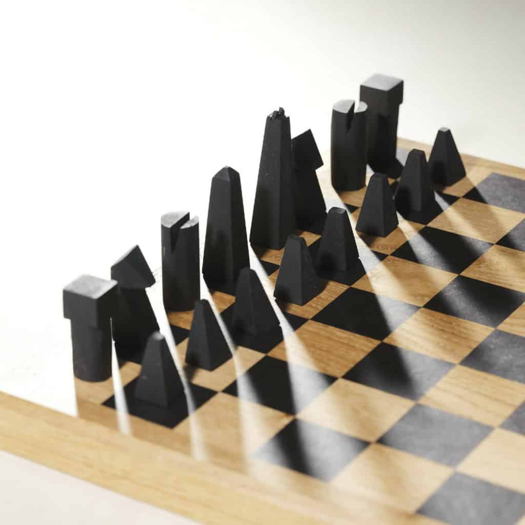Echiquier, design contemporain, chêne massif & valchromat, XXIème siècle.