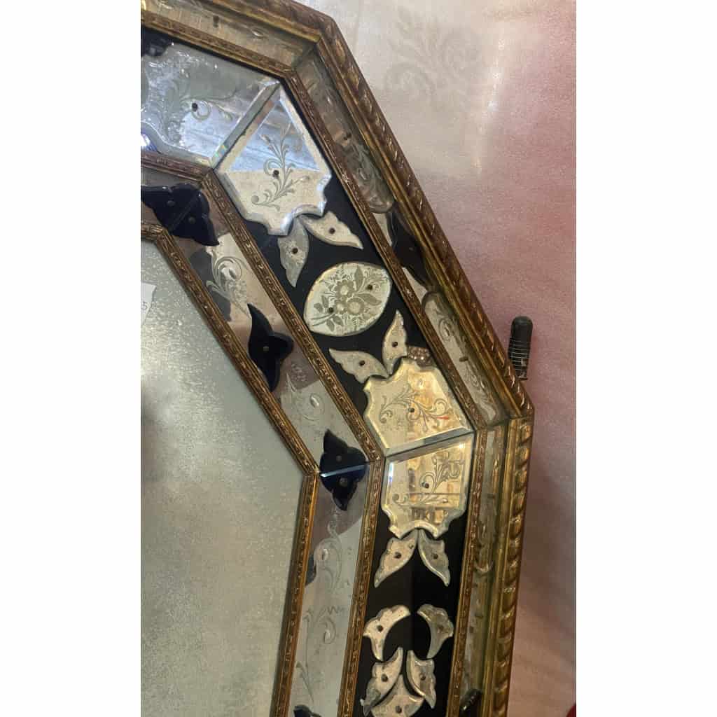 1970/80 Miroir Venise Octogonal Style Louis 14 Pareclose Bois Doré Avec Ornements En Verre Bleu Et Miroirs Oxydés | Biron 1970/80 Miroir Venise Octogonal Style Louis 14 Pareclose Bois Doré Avec Ornements En Verre Bleu Et Miroirs Oxydés