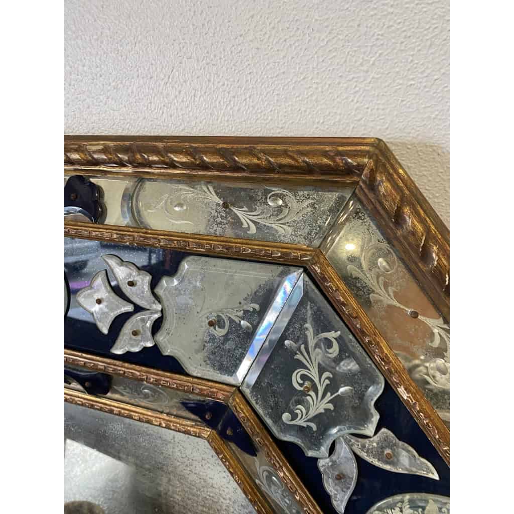 1970/80 Miroir Venise Octogonal Style Louis 14 Pareclose Bois Doré Avec Ornements En Verre Bleu Et Miroirs Oxydés | Biron 1970/80 Miroir Venise Octogonal Style Louis 14 Pareclose Bois Doré Avec Ornements En Verre Bleu Et Miroirs Oxydés