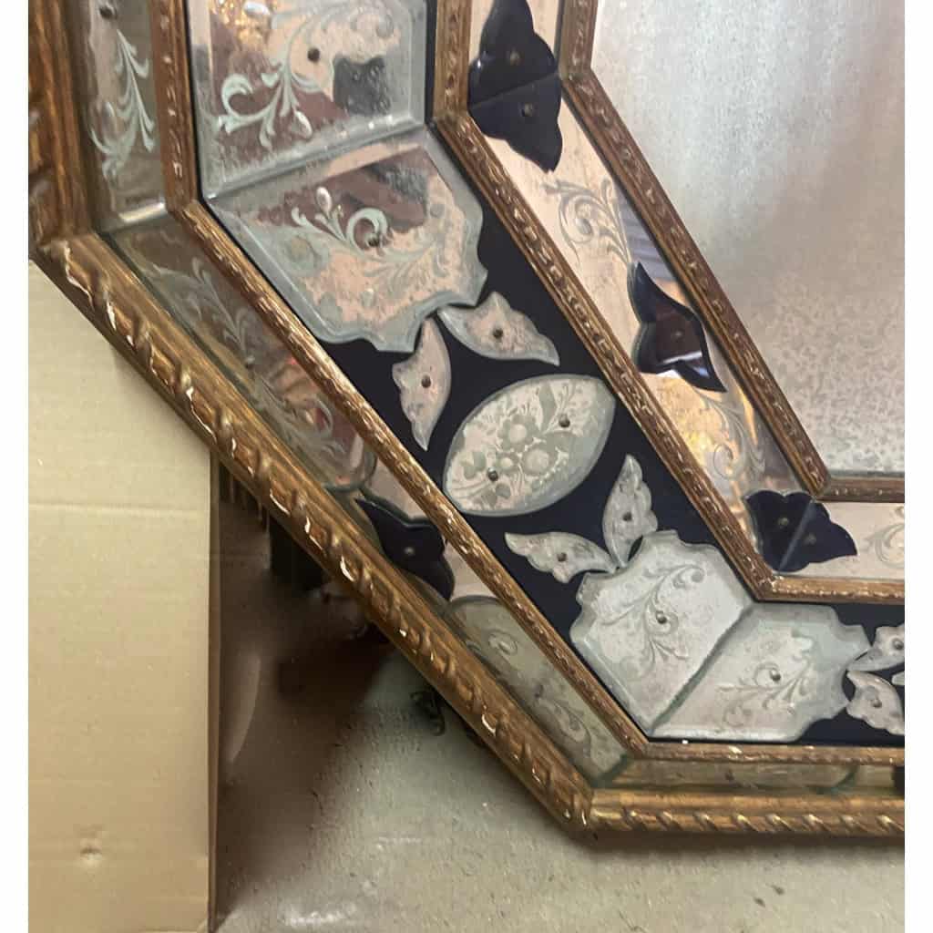 1970/80 Miroir Venise Octogonal Style Louis 14 Pareclose Bois Doré Avec Ornements En Verre Bleu Et Miroirs Oxydés | Biron 1970/80 Miroir Venise Octogonal Style Louis 14 Pareclose Bois Doré Avec Ornements En Verre Bleu Et Miroirs Oxydés