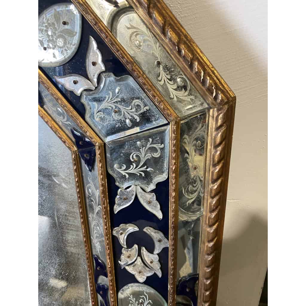 1970/80 Miroir Venise Octogonal Style Louis 14 Pareclose Bois Doré Avec Ornements En Verre Bleu Et Miroirs Oxydés | Biron 1970/80 Miroir Venise Octogonal Style Louis 14 Pareclose Bois Doré Avec Ornements En Verre Bleu Et Miroirs Oxydés