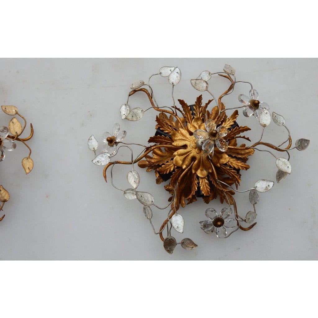 1970′ Paire ou Similaires de 2 Plafonniers ou Appliques à Décor de Fleurs et Feuilles en Métal Style Maison Baguès Feuilles en Verre | Biron 1970′ Paire ou Similaires de 2 Plafonniers ou Appliques à Décor de Fleurs et Feuilles en Métal Style Maison Baguès Feuilles en Verre