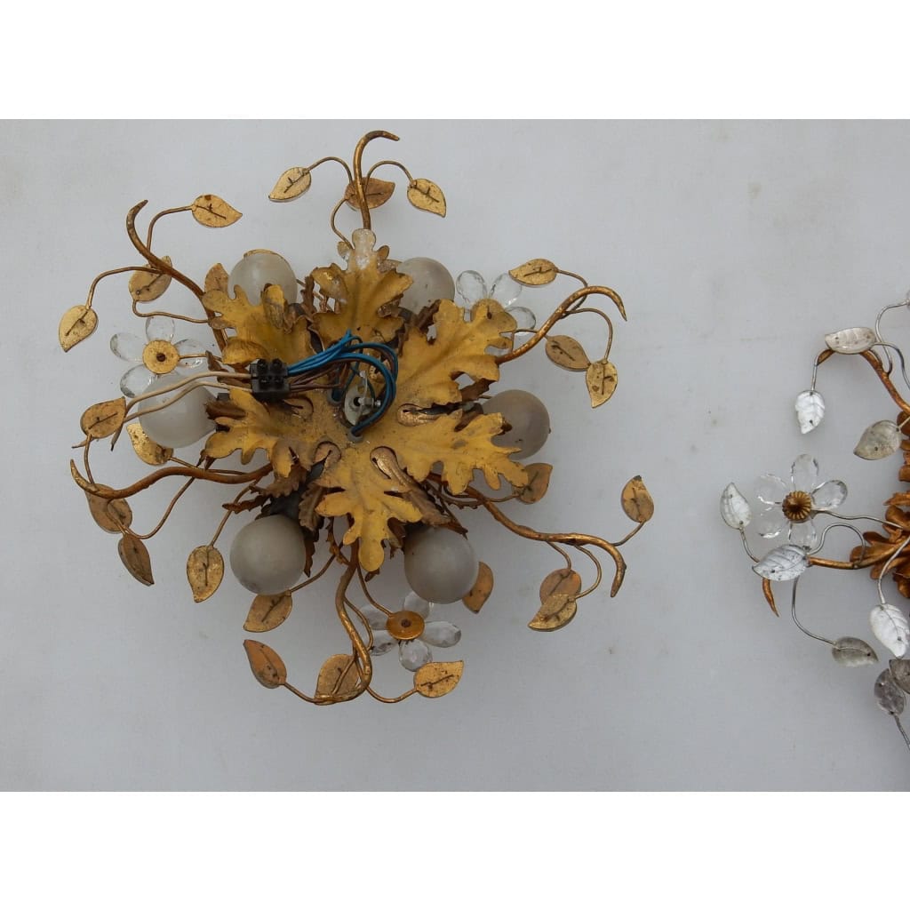 1970′ Paire ou Similaires de 2 Plafonniers ou Appliques à Décor de Fleurs et Feuilles en Métal Style Maison Baguès Feuilles en Verre | Biron 1970′ Paire ou Similaires de 2 Plafonniers ou Appliques à Décor de Fleurs et Feuilles en Métal Style Maison Baguès Feuilles en Verre