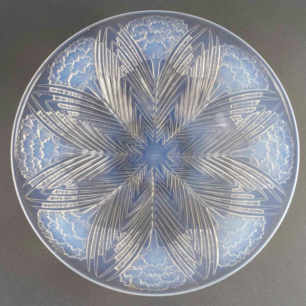 Coupe « Oeillet » verre opalescent de René LALIQUE | Biron Coupe "Oeillet" verre opalescent de René LALIQUE