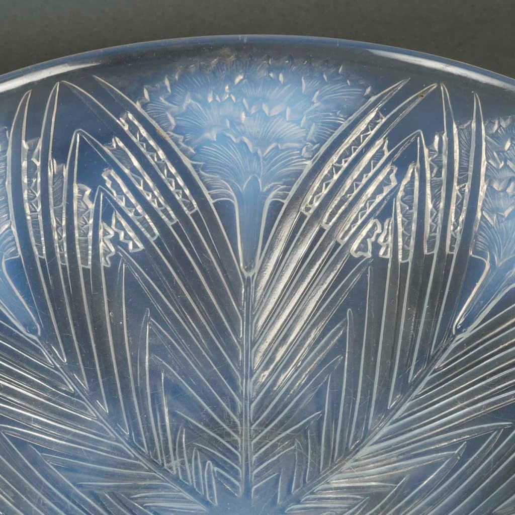 Coupe « Oeillet » verre opalescent de René LALIQUE | Biron Coupe "Oeillet" verre opalescent de René LALIQUE
