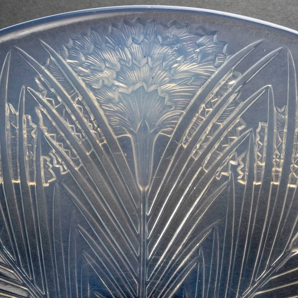 Coupe « Oeillet » verre opalescent de René LALIQUE | Biron Coupe "Oeillet" verre opalescent de René LALIQUE