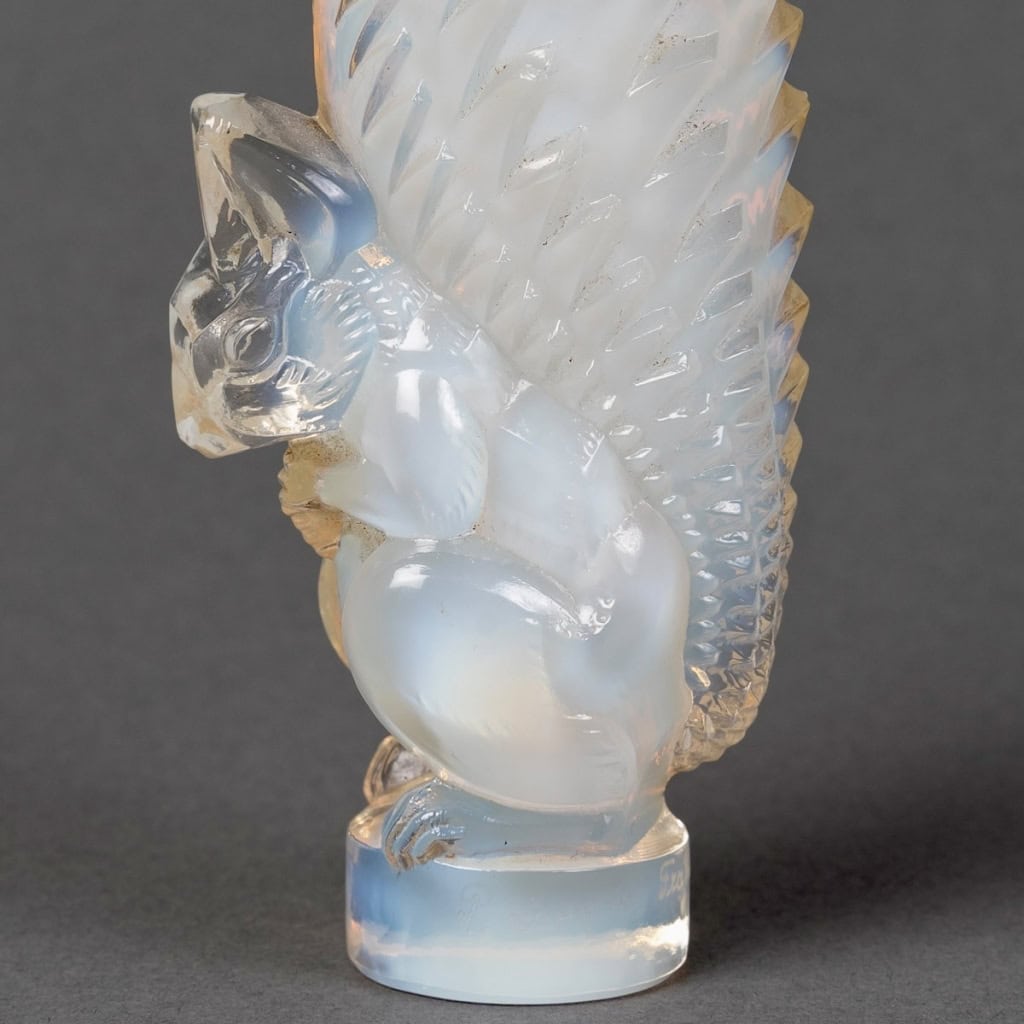 Cachet « Ecureuil » verre opalescent de René LALIQUE | Biron Cachet "Ecureuil" verre opalescent de René LALIQUE