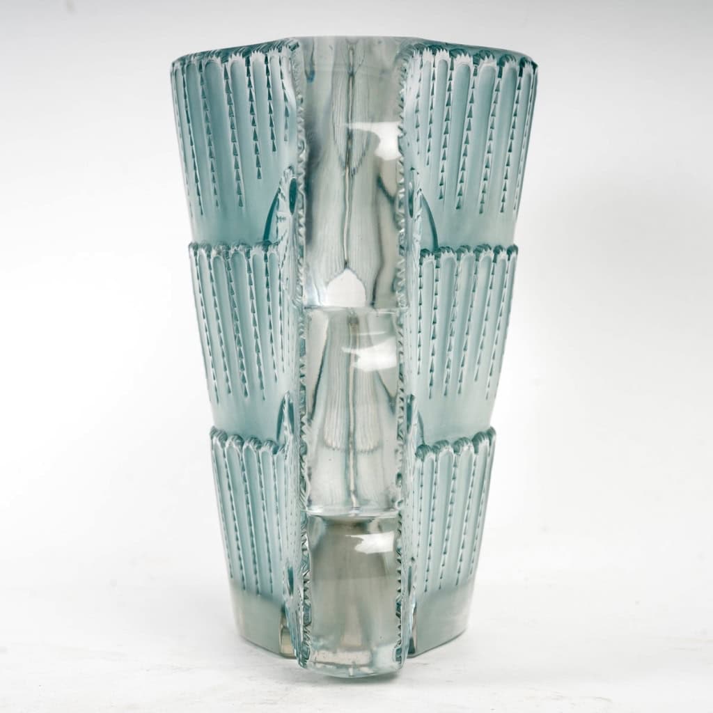 Vase « Jaffa » verre blanc patiné turquoise de René LALIQUE | Biron Vase "Jaffa" verre blanc patiné turquoise de René LALIQUE