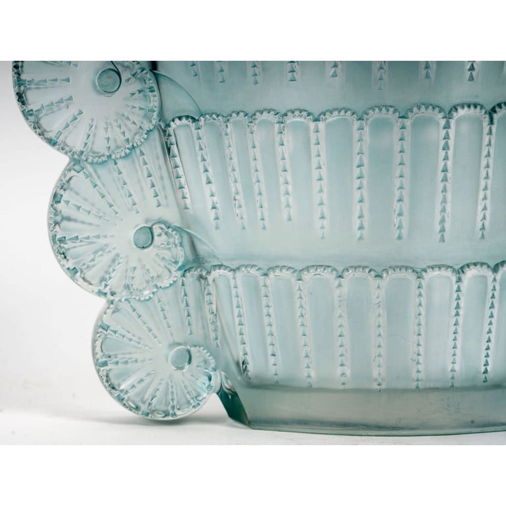 Vase « Jaffa » verre blanc patiné turquoise de René LALIQUE | Biron Vase "Jaffa" verre blanc patiné turquoise de René LALIQUE