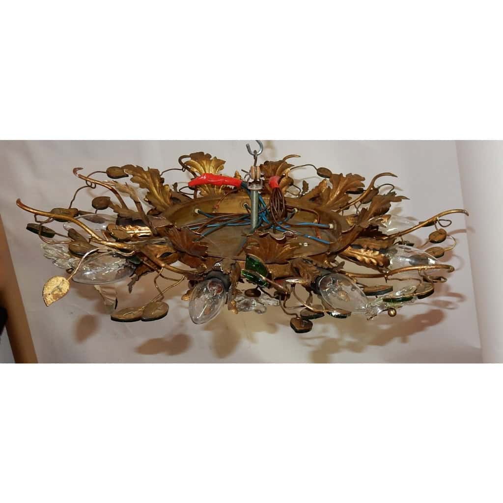 1970′ Plafonnier ou Applique à Décor de Fleurs et Feuilles en Métal Doré Style Maison Baguès Feuilles en Verre Coloré Vert | Biron 1970′ Plafonnier ou Applique à Décor de Fleurs et Feuilles en Métal Doré Style Maison Baguès Feuilles en Verre Coloré Vert