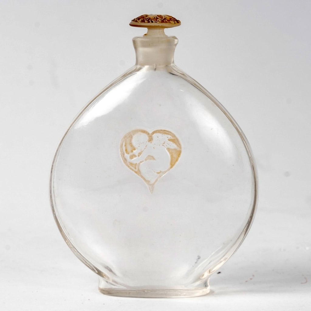 Flacon « L’Amour dans le Coeur » verre blanc patiné sépia de René LALIQUE pour Arys | Biron ||||||
