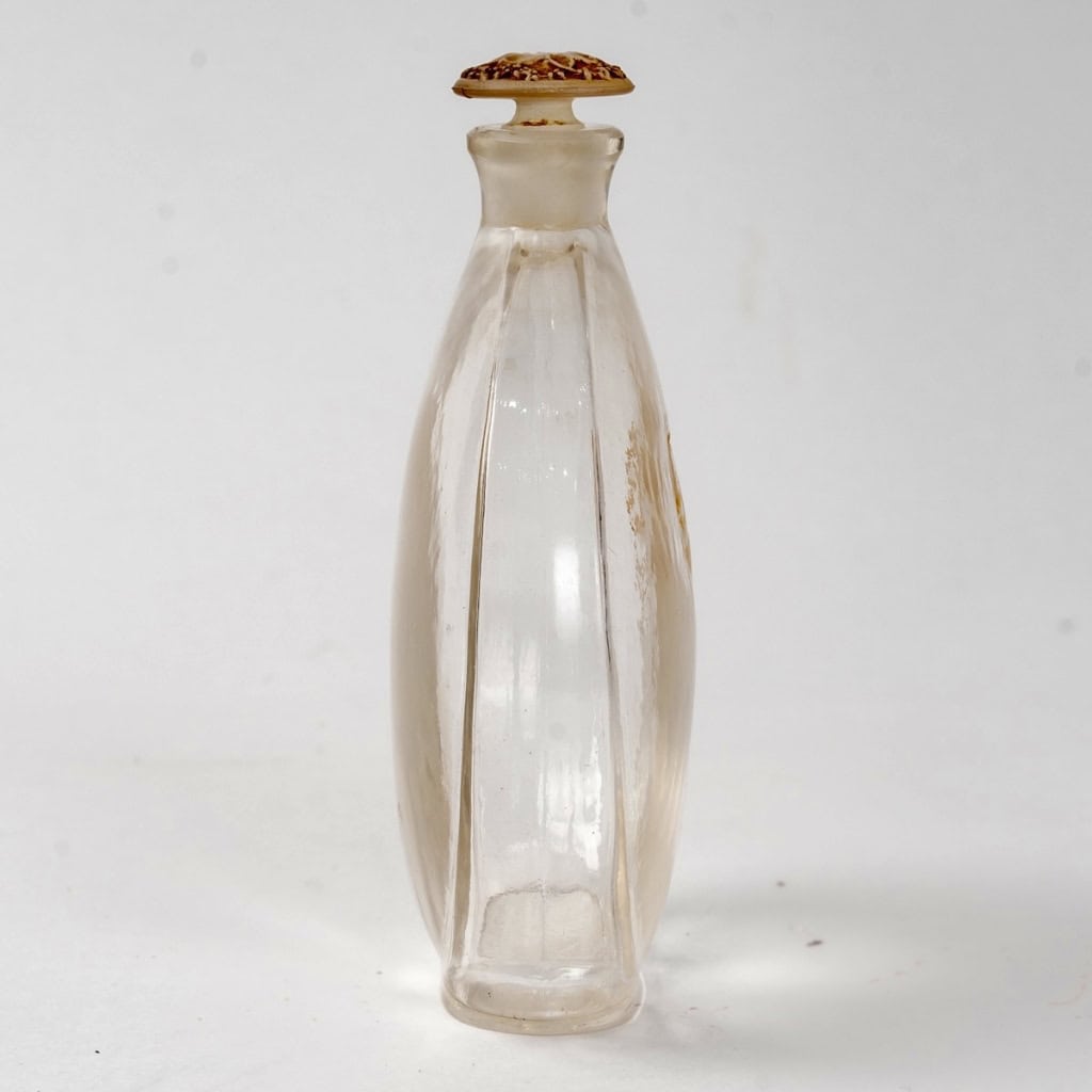 Flacon « L’Amour dans le Coeur » verre blanc patiné sépia de René LALIQUE pour Arys | Biron Flacon "L'Amour dans le Coeur" verre blanc patiné sépia de René LALIQUE pour Arys