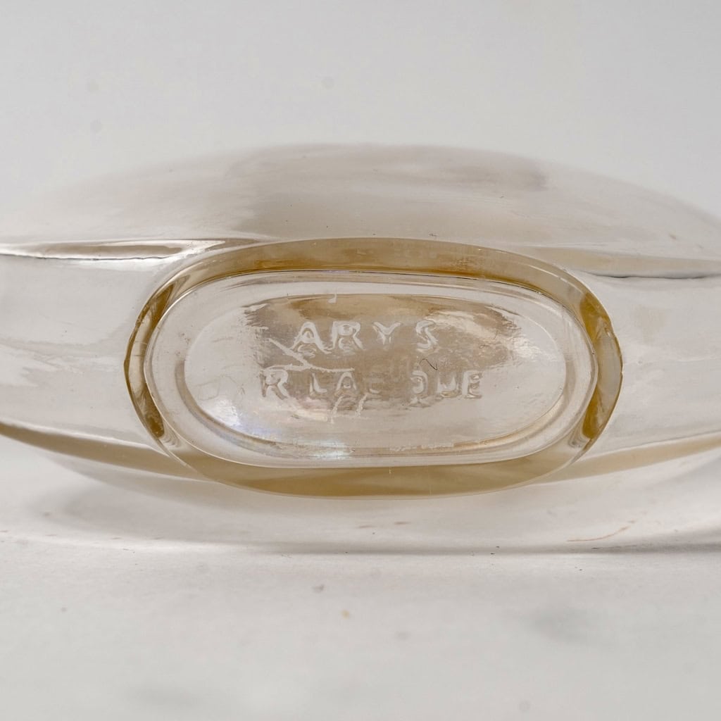 Flacon « L’Amour dans le Coeur » verre blanc patiné sépia de René LALIQUE pour Arys | Biron Flacon "L'Amour dans le Coeur" verre blanc patiné sépia de René LALIQUE pour Arys