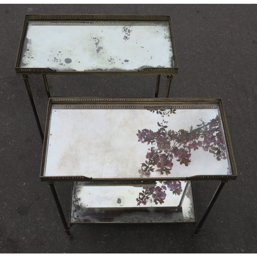 1970′ Paire de Bouts de Canapé Rectangulaires Maison Baguès Plateaux Miroirs Oxydés Argentés avec Galeries Ajourées | Biron |||||||||