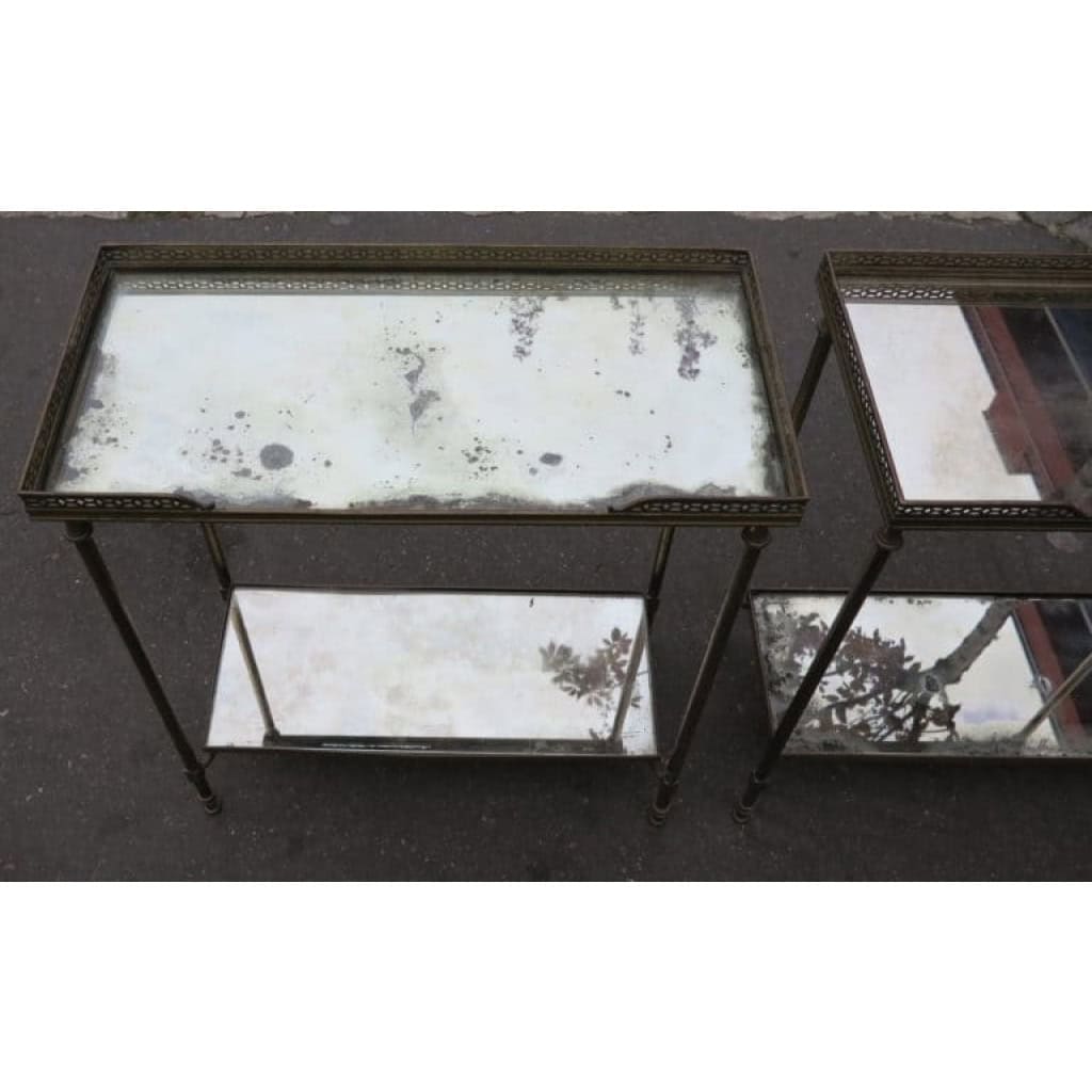 1970′ Paire de Bouts de Canapé Rectangulaires Maison Baguès Plateaux Miroirs Oxydés Argentés avec Galeries Ajourées | Biron 1970′ Paire de Bouts de Canapé Rectangulaires Maison Baguès Plateaux Miroirs Oxydés Argentés avec Galeries Ajourées