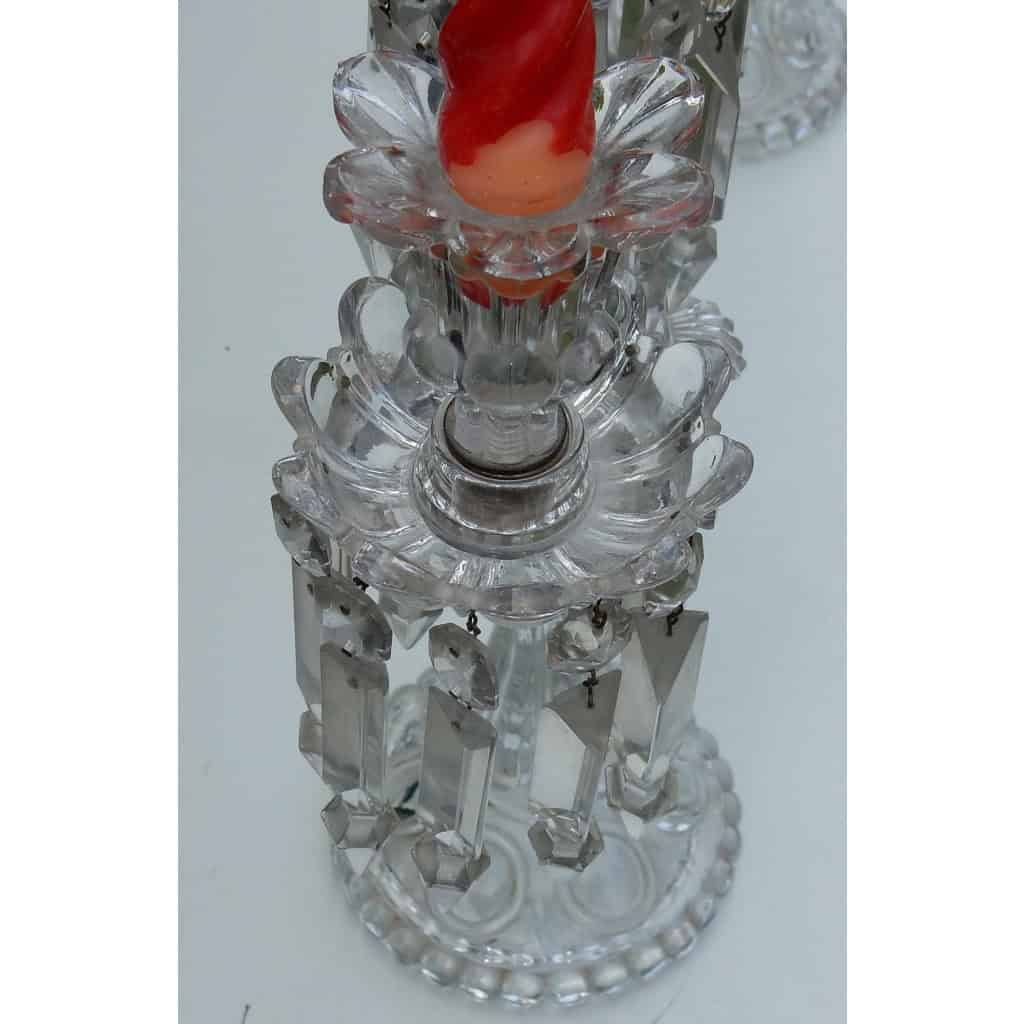1950′ Paire de Chandeliers Avec 2 Branches Socles Perlés Et Signés En Relief BACCARAT | Biron 1950′ Paire de Chandeliers Avec 2 Branches Socles Perlés Et Signés En Relief BACCARAT
