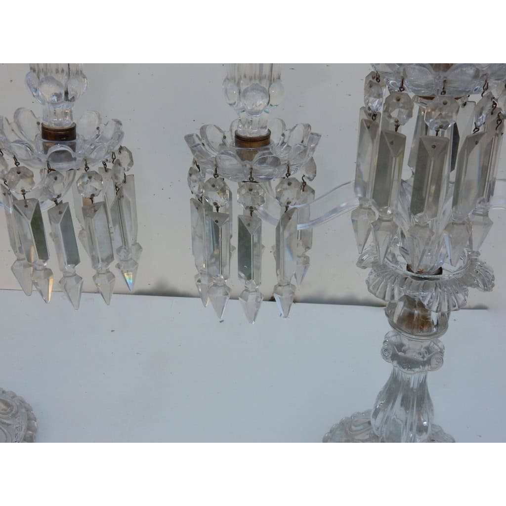 1950′ Paire de Chandeliers Avec 2 Branches Socles Perlés Et Signés En Relief BACCARAT | Biron 1950′ Paire de Chandeliers Avec 2 Branches Socles Perlés Et Signés En Relief BACCARAT