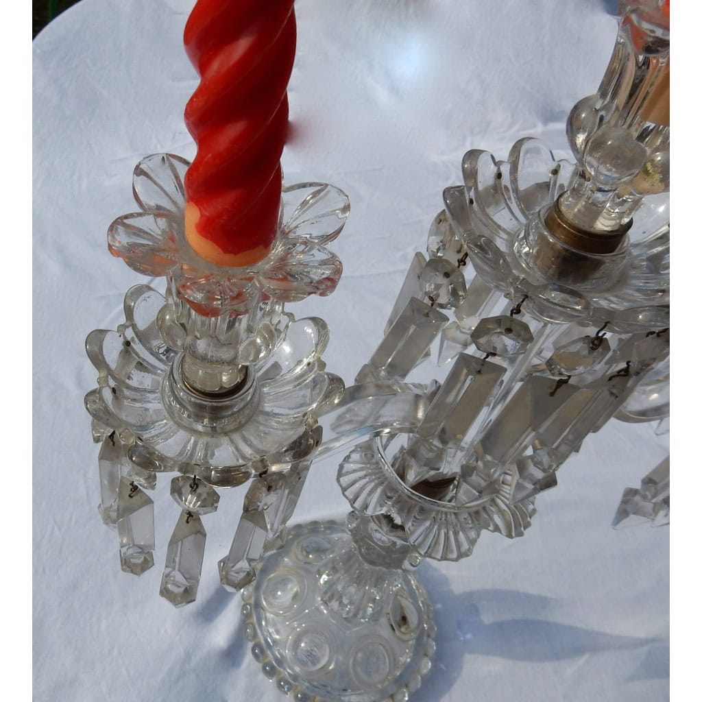 1950′ Paire de Chandeliers Avec 2 Branches Socles Perlés Et Signés En Relief BACCARAT | Biron 1950′ Paire de Chandeliers Avec 2 Branches Socles Perlés Et Signés En Relief BACCARAT