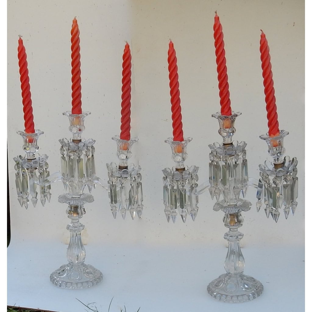 1950′ Paire de Chandeliers Avec 2 Branches Socles Perlés Et Signés En Relief BACCARAT | Biron 1950′ Paire de Chandeliers Avec 2 Branches Socles Perlés Et Signés En Relief BACCARAT