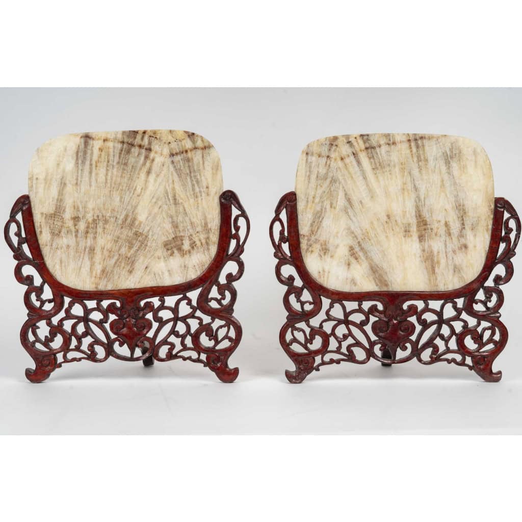 Paire de cache lumière en bois sculpté et plaque de marbre transparente, Art d’Asie, XIXème siècle. | Biron Paire de cache lumière en bois sculpté et plaque de marbre transparente, Art d’Asie, XIXème siècle.
