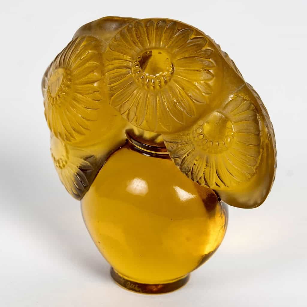 Cachet « Soucis » verre jaune ambré de René LALIQUE | Biron Cachet "Soucis" verre jaune ambré de René LALIQUE