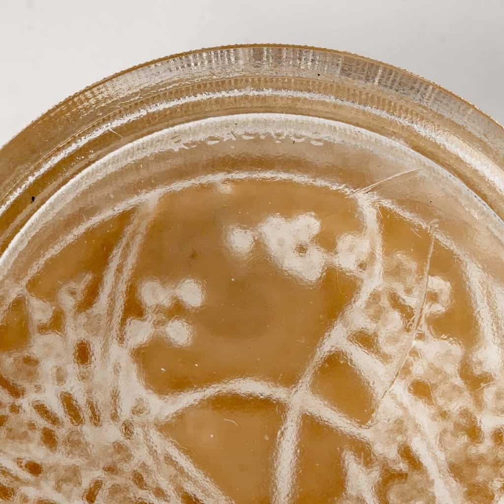 Boîte « Un Jardin dans la Nuit » verre blanc patiné sépia de René LALIQUE pour Arys | Biron Boîte "Un Jardin dans la Nuit" verre blanc patiné sépia de René LALIQUE pour Arys