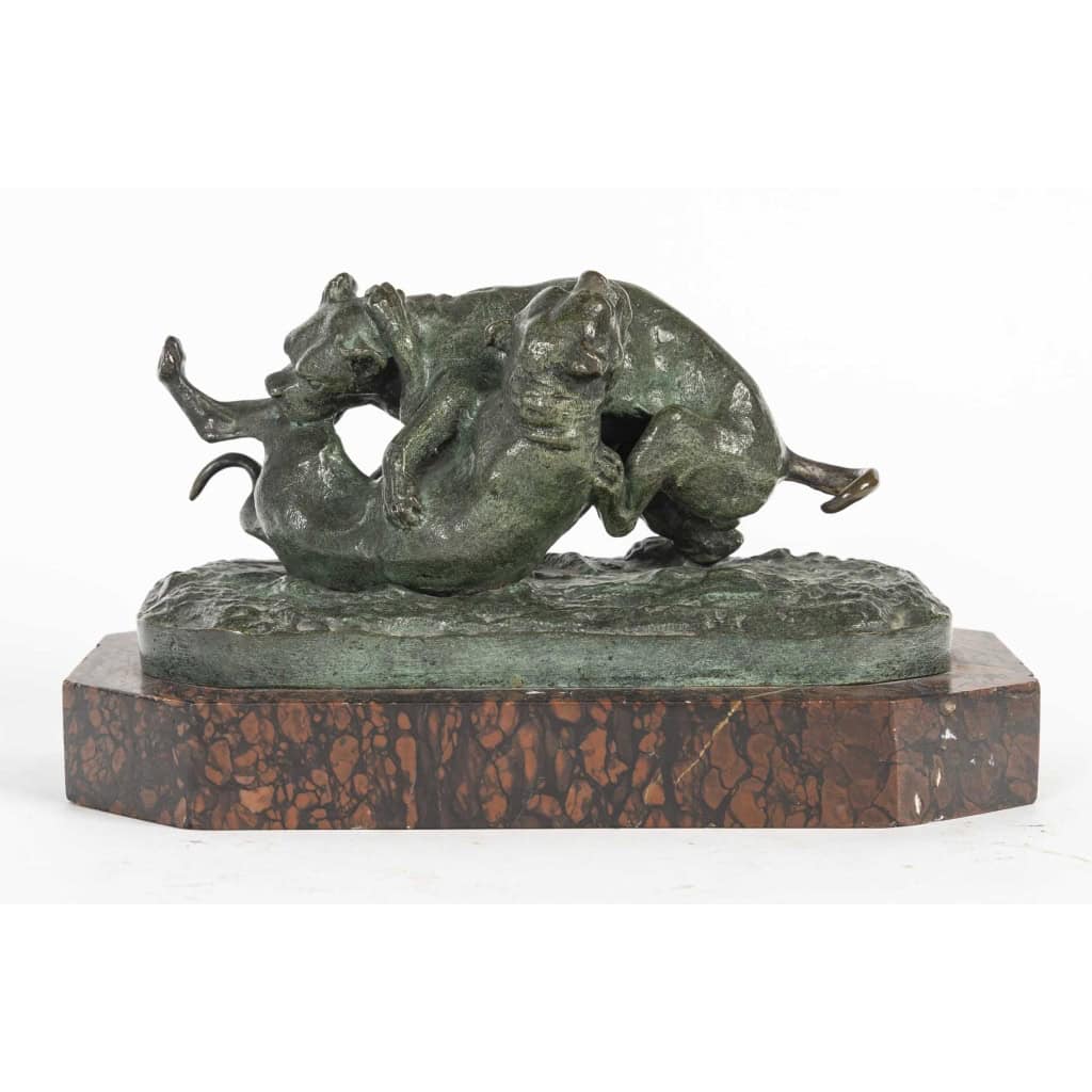 Sculpture en bronze de deux chiens jouant sur socle en marbre, XIXème siècle, époque Napoléon III. | Biron Sculpture en bronze de deux chiens jouant sur socle en marbre, XIXème siècle, époque Napoléon III.