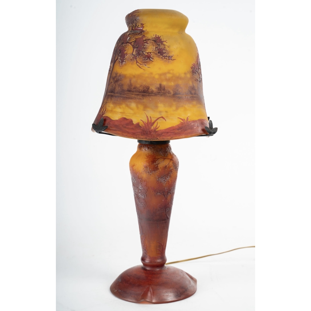 LAMPE DE DAUM NANCY A DECOR DE PAYSAGE D AUTOMMNE | Biron LAMPE DE DAUM NANCY A DECOR DE PAYSAGE D AUTOMMNE