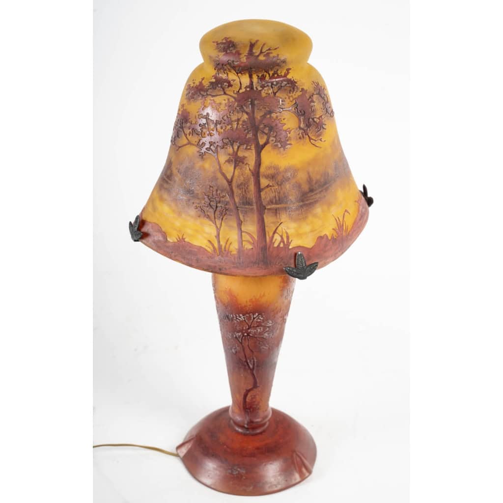 LAMPE DE DAUM NANCY A DECOR DE PAYSAGE D AUTOMMNE | Biron LAMPE DE DAUM NANCY A DECOR DE PAYSAGE D AUTOMMNE