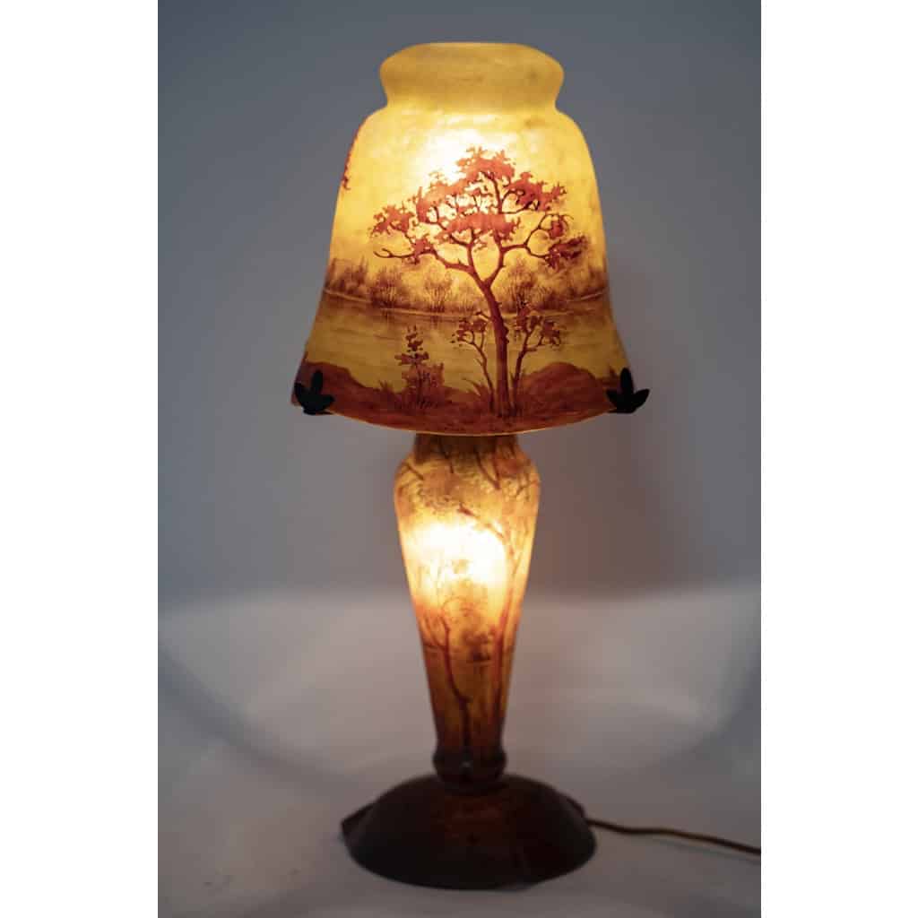 LAMPE DE DAUM NANCY A DECOR DE PAYSAGE D AUTOMMNE | Biron LAMPE DE DAUM NANCY A DECOR DE PAYSAGE D AUTOMMNE