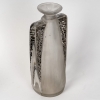 Carafe « Oreilles Gravées » verre blanc patiné gris de René LALIQUE | Biron Carafe "Oreilles Gravées" verre blanc patiné gris de René LALIQUE