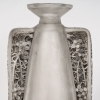 Carafe « Oreilles Gravées » verre blanc patiné gris de René LALIQUE | Biron Carafe "Oreilles Gravées" verre blanc patiné gris de René LALIQUE