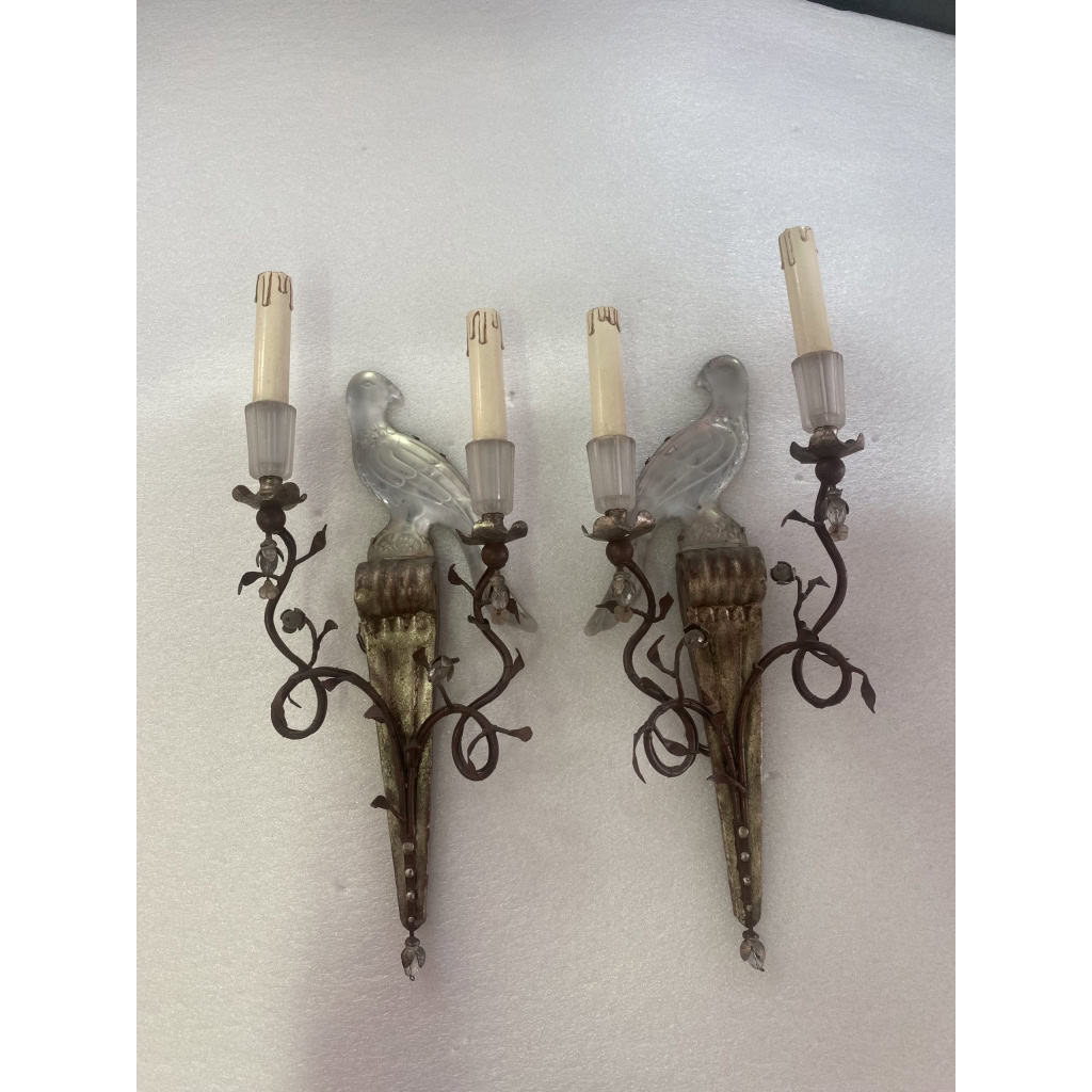 1970′ Paire d’Appliques Aux Perruches En Bois Argenté Et Fer Patiné Maison Banci Ou Bagués | Biron 1970′ Paire d'Appliques Aux Perruches En Bois Argenté Et Fer Patiné Maison Banci Ou Bagués