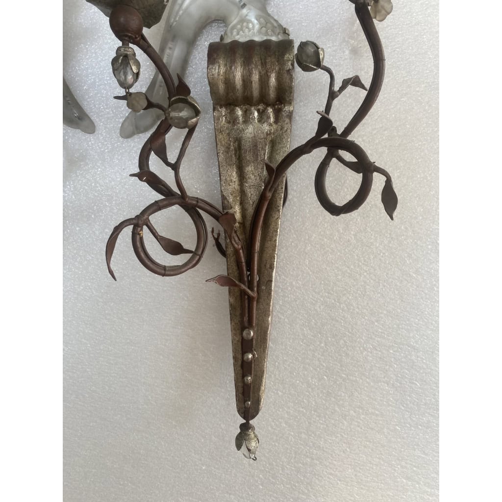 1970′ Paire d’Appliques Aux Perruches En Bois Argenté Et Fer Patiné Maison Banci Ou Bagués | Biron 1970′ Paire d'Appliques Aux Perruches En Bois Argenté Et Fer Patiné Maison Banci Ou Bagués