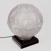 Lampe de table « Champs Elysées » verre améthyste de René LALIQUE | Biron Lampe de table "Champs Elysées" verre améthyste de René LALIQUE