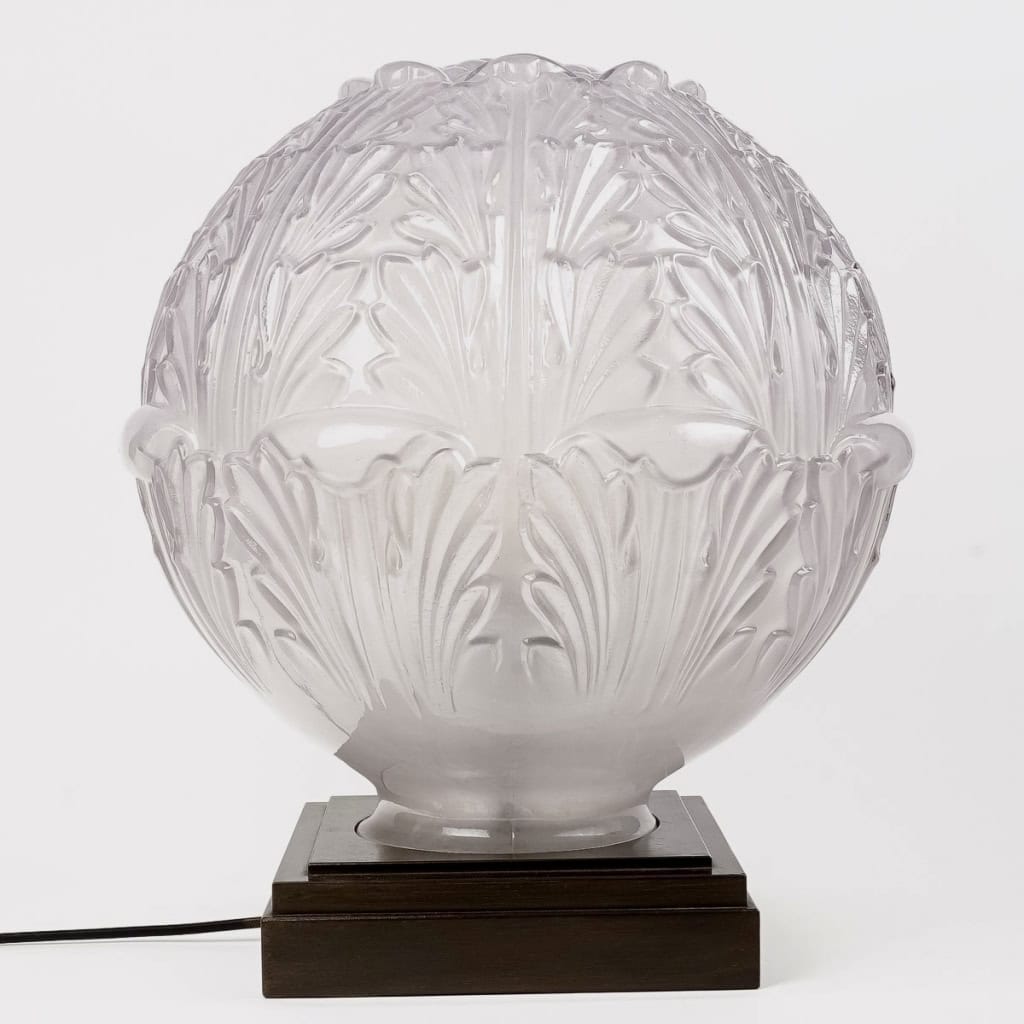 Lampe de table « Champs Elysées » verre améthyste de René LALIQUE | Biron Lampe de table "Champs Elysées" verre améthyste de René LALIQUE