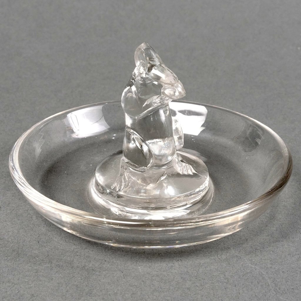 Cendrier Baguier « Souris » verre blanc de René LALIQUE | Biron Cendrier Baguier "Souris" verre blanc de René LALIQUE