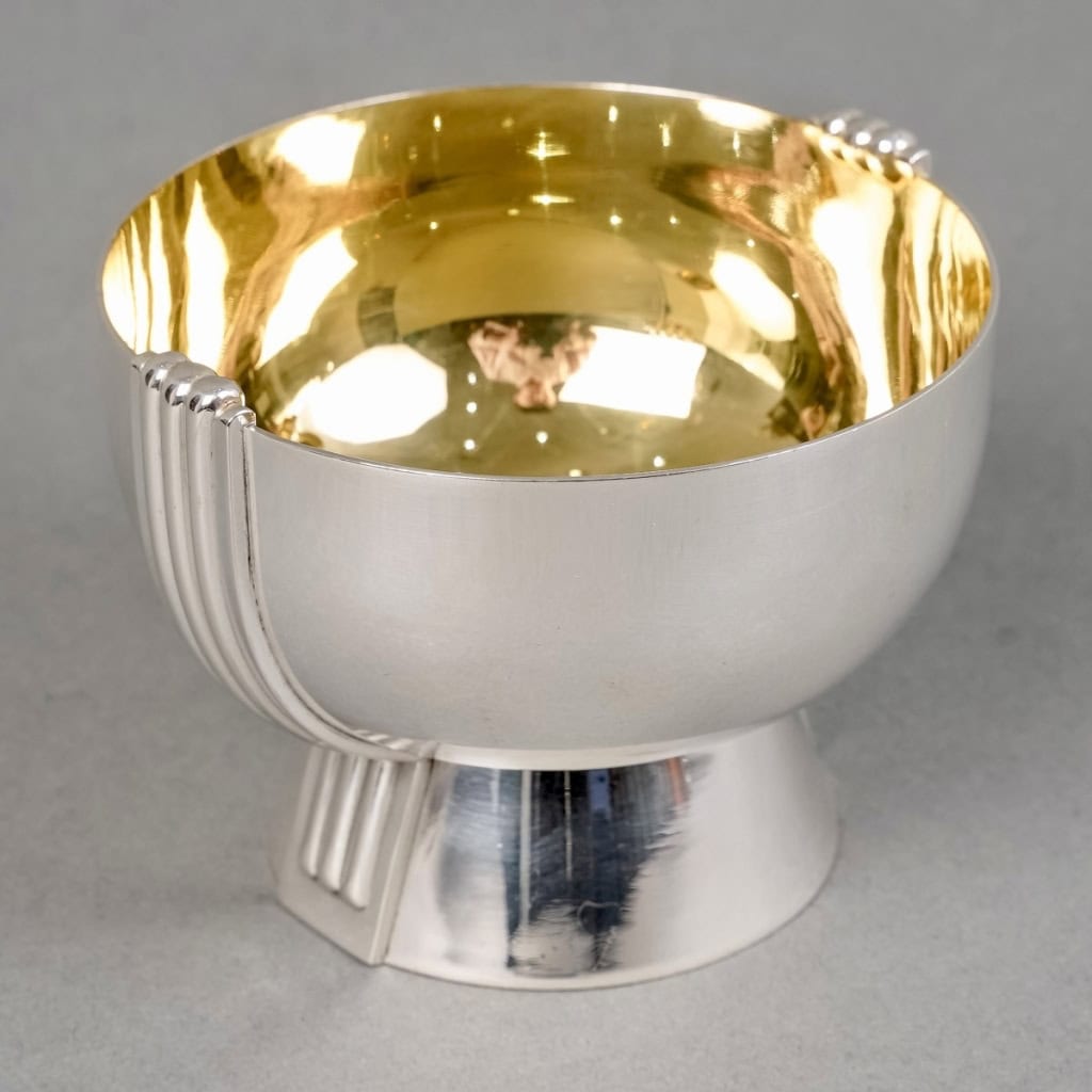 Suite de 18 Coupes Art Déco « Deauville » argent massif de Jean E. Puiforcat | Biron Suite de 18 Coupes Art Déco "Deauville" argent massif de Jean E. Puiforcat