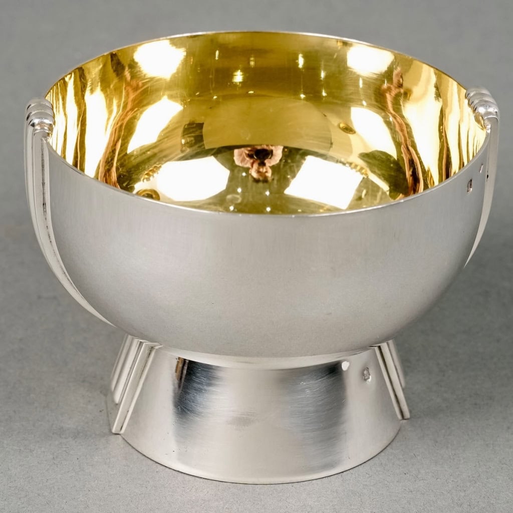 Suite de 18 Coupes Art Déco « Deauville » argent massif de Jean E. Puiforcat | Biron Suite de 18 Coupes Art Déco "Deauville" argent massif de Jean E. Puiforcat