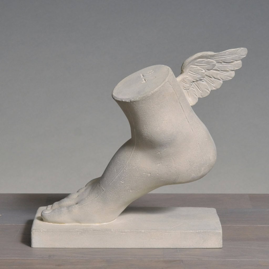 Pied du Dieu Hermes en plâtre et résine, XXème siècle. | Biron |||||||