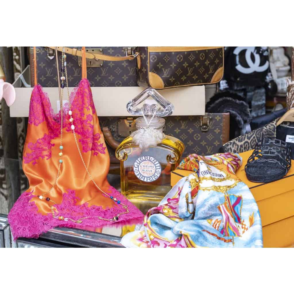 DANIELA IN LOVE Couture Lingerie et Foulard MOSCHINO Vintage Collector | Biron ||