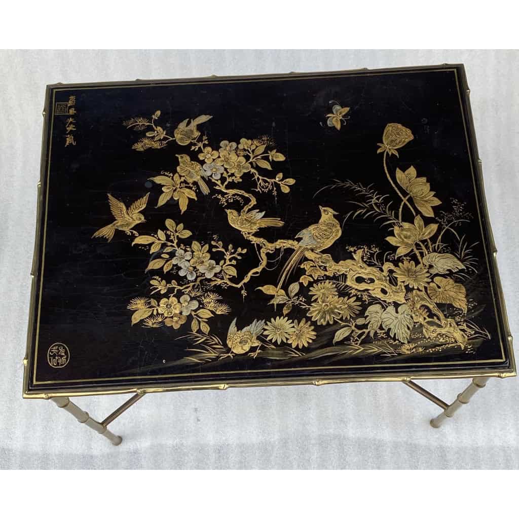 1950′ Table Maison Baguès Ou Maison Jansen Décor Bambou en Bronze Doré Avec Plateau Laque de Chine Aux Oiseaux Et Fleurs