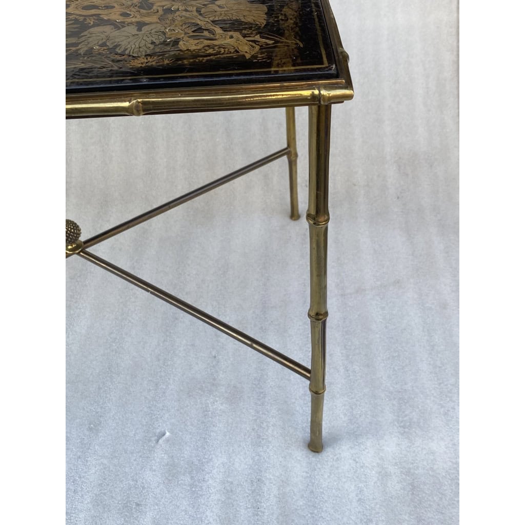 1950′ Table Maison Baguès Ou Maison Jansen Décor Bambou en Bronze Doré Avec Plateau Laque de Chine Aux Oiseaux Et Fleurs