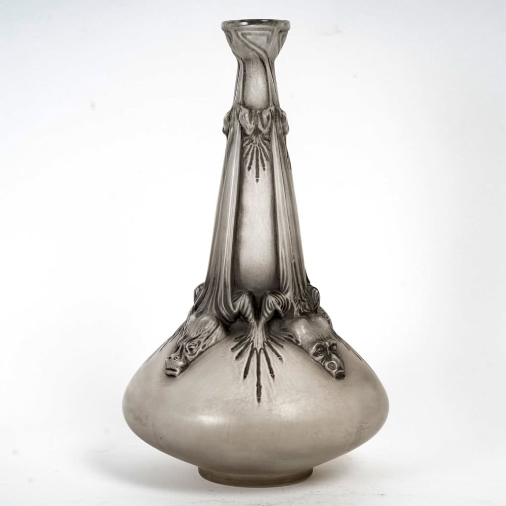 Carafe « Lézards » verre blanc patiné gris de René LALIQUE | Biron Carafe "Lézards" verre blanc patiné gris de René LALIQUE