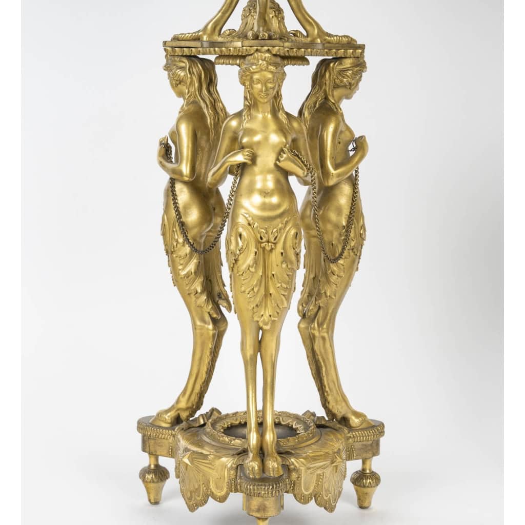 Pair de chandelier attribué à François Remond 1775-1780 h:70cm en bronze doré et bien ciselé . | Biron Pair de chandelier attribué à François Remond 1775-1780 h:70cm en bronze doré et bien ciselé .